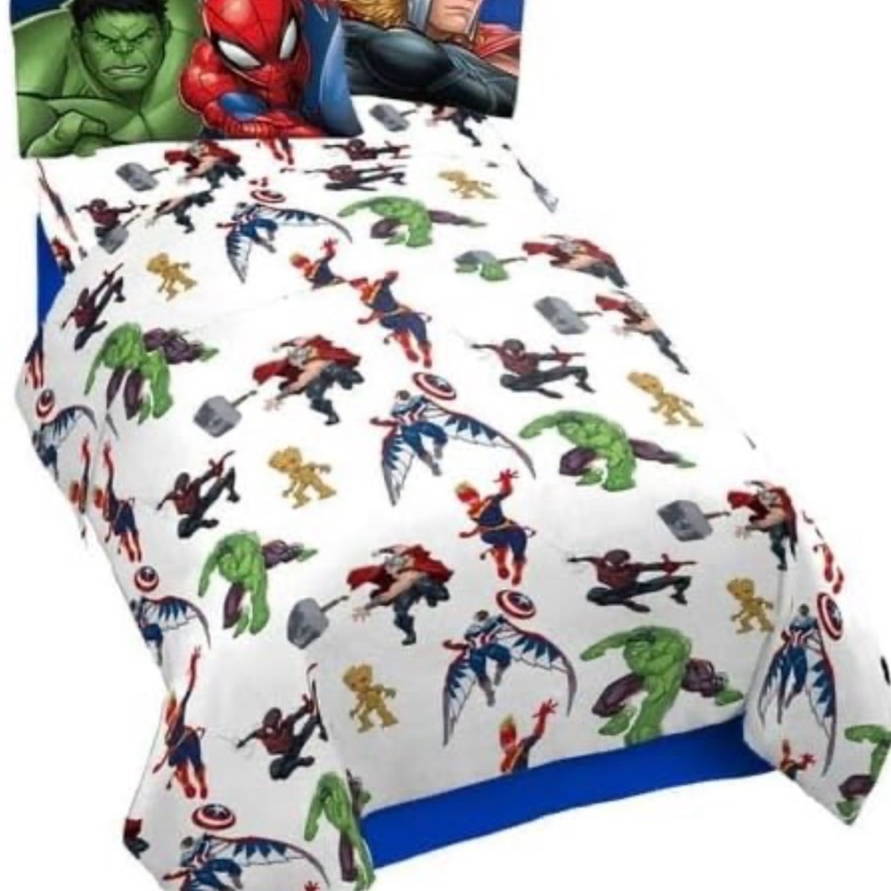 Marvel Superheroes Full sheet bedding Set - Red, Blue, Green